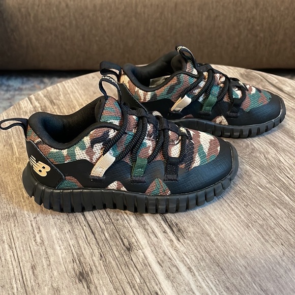 NEW BALANCE KIDS PLAYGRUV SNEAKERS SLIP ON ROPE BUNGEE CLOSURE LIGHTWEIGHT SZ 7 - Picture 3 of 5